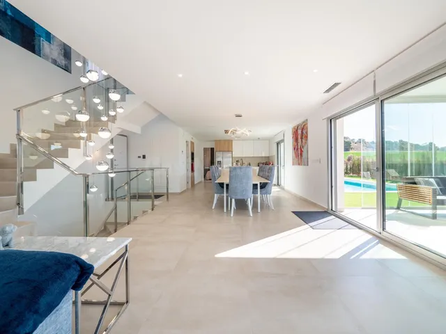 Últimas Villas Dinant en Finca Golf: Lujo Contemporáneo Inte