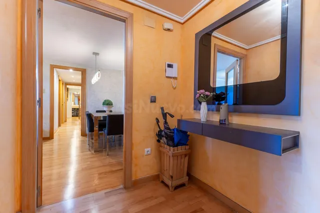 ¡GRAN OPORTUNIDAD DE INVERSIÓN Encantador piso con terraza e - foto 5