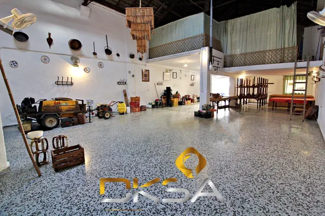 Amplia nave/local comercial/solar urbano en venta en Vila-re