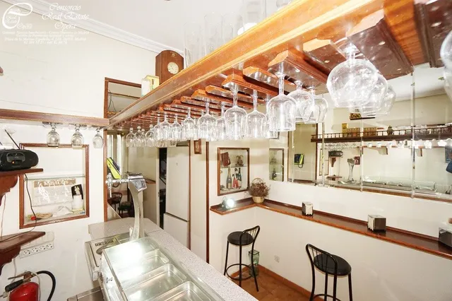 BAR CAFETERIA FRENTE A METRO Y RENFE PIRAMIDES — 34