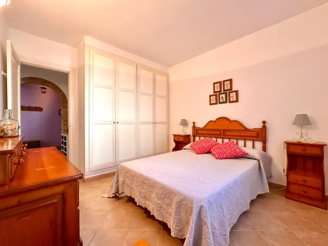 CALONGE: CHALET CON LICENCIA TURÍSTICA, GARAJE, JARDÍN Y PISCINA. ZONA MAS AMBRÓS - VIZC. CABANYES. — 40