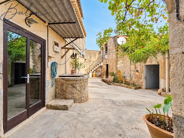 Casa señorial a reformar con bodegas, gran patio y garaje en Consell — 18