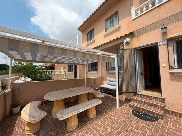 Atractivo chalet adosado en alquiler a largo plazo en Villam - foto 3