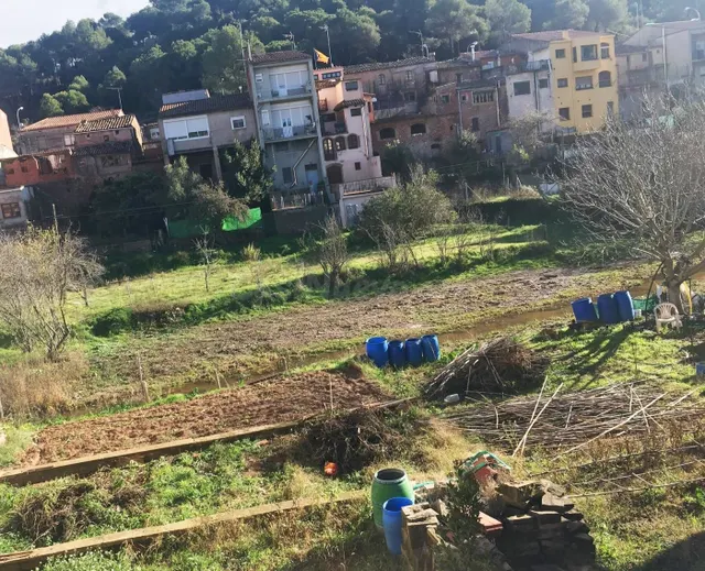 Urbanizable en el centro del pueblo - foto 3