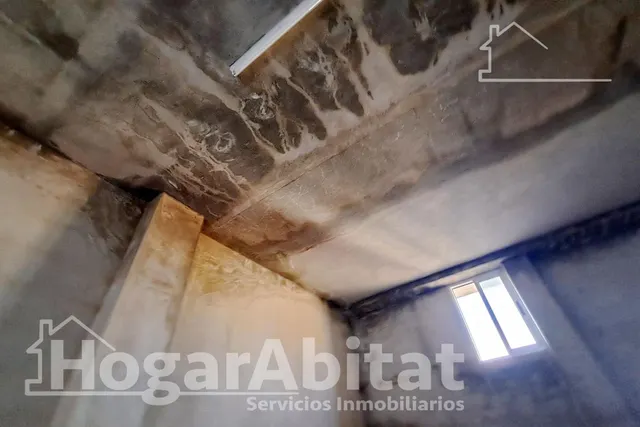 ¡OPORTUNIDAD INCREÍBLE! TERRENO URBANO AMPLIO Y CON COCHERA — 31