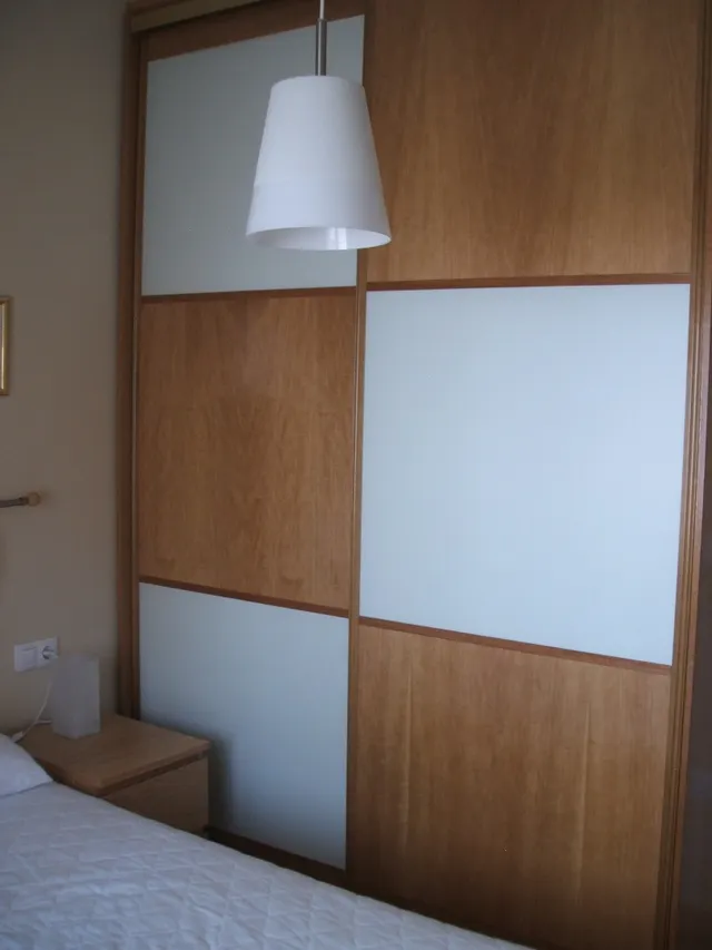 PISO AMUEBLADO DE DOS DORMITORIOS EN PLANTA BAJA, CON AMPLIO SALÓN, COCINA INDEPENDIENTE Y PATIO. CALEFACCIÓN DE GAS INDIVIDUAL, AIRE ACONDICIONADO, ARMARIOS EMPOTRADO. — 8
