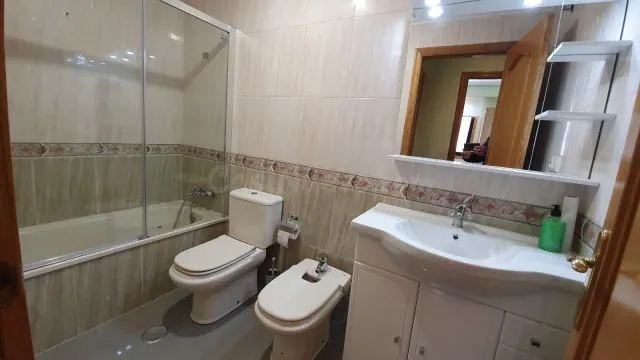 SE ALQUILA APARTAMENTO EN ZONA UNIVERSIDAD - foto 4