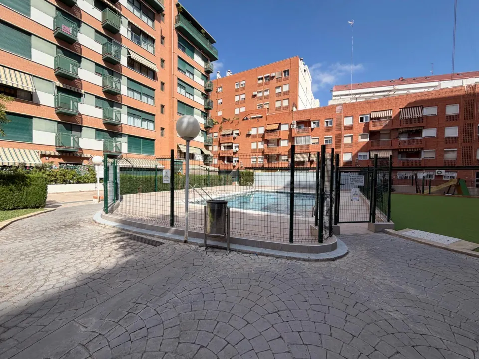 Alquiler de Piso 2 Dormitorios 2 Baños Piscina