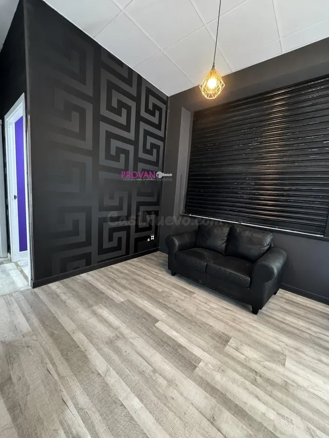 Local comercial en alquiler con tres salas y baño  adaptado — 4