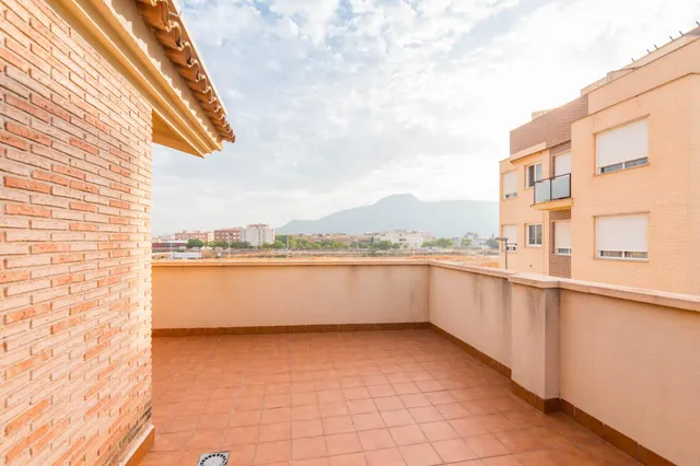DÚPLEX 4 DORMITORIOS CON PLACAS SOLARES + VISTAS A LA MONTAÑA | ESQUINA — 37