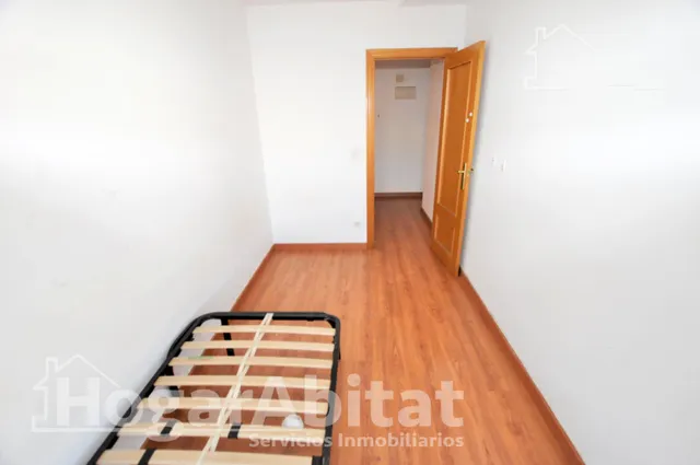 Amplitud y luminosidad para tu familia en este espacioso piso con ascensor y vistas despejadas — 16