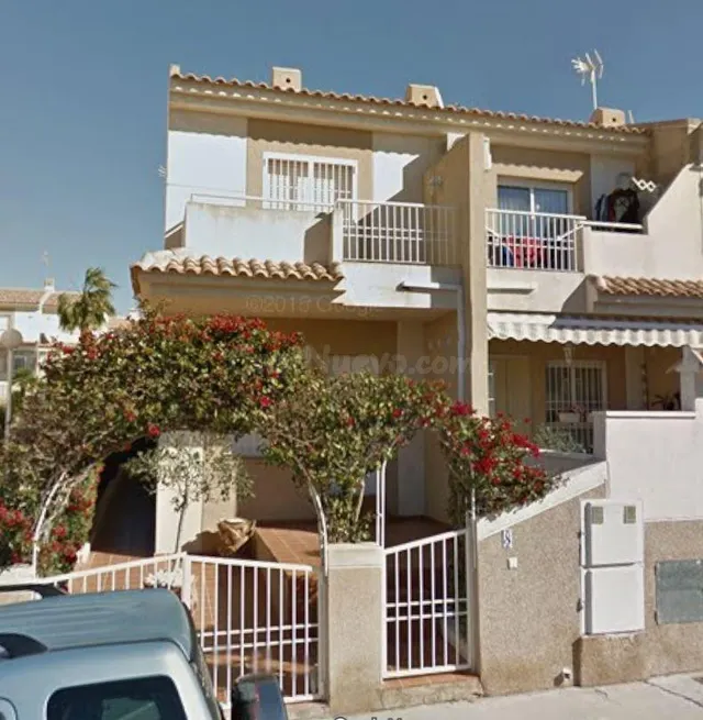 SE VENDE piso OKUPA en C Licenciado Vidriera 17 de Torreviej — 3