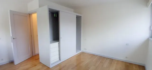PISO CON TERRAZA EN ALQUILER EDIFICIO ZAIDA EN GRANADA — 16
