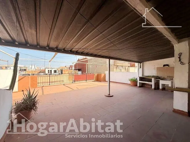 ¡En buena zona! Casa amplia y luminosa con gran terraza y balcón — 12