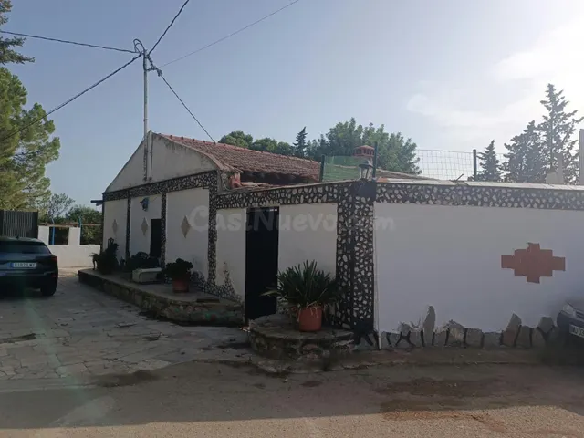 Se vende casa de campo de 122 m2, sobre parcela de 147 m2 en