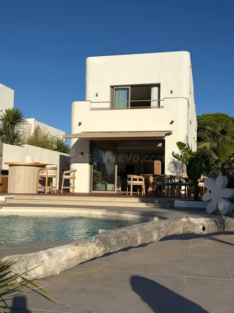 Villa de arquitecto de excepción en Empuriabrava