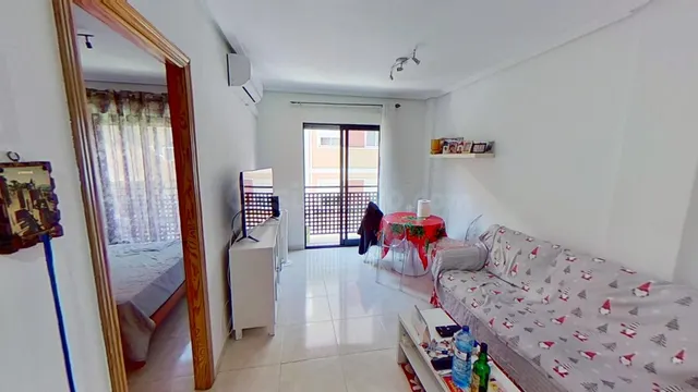 Excelente vivienda para invertir en Avenida de Alcoy - foto 2
