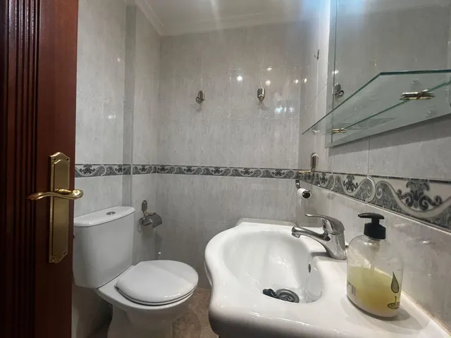Gran piso en Avenida Barcelona — 11