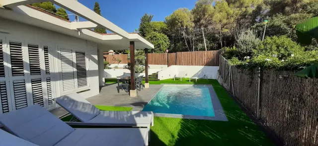 Casa con jardin piscina en alquiler en Vallpineda.Sitges - foto 2