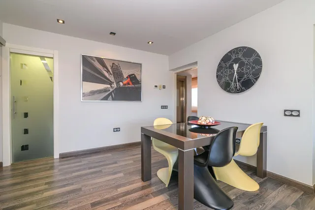 Exclusividad y diseño: 2º piso con ascensor, parking y suite de lujo — 17