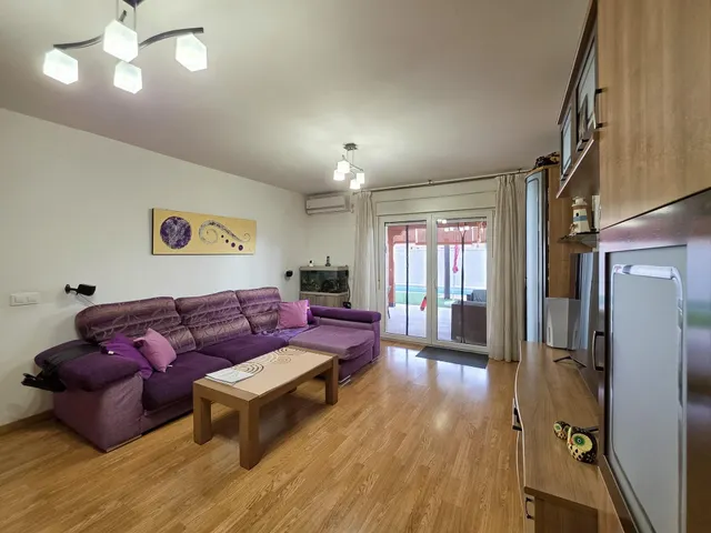 Precioso chalet adosado de 4 dormitorios con piscina privada y garaje en Carranque — 14