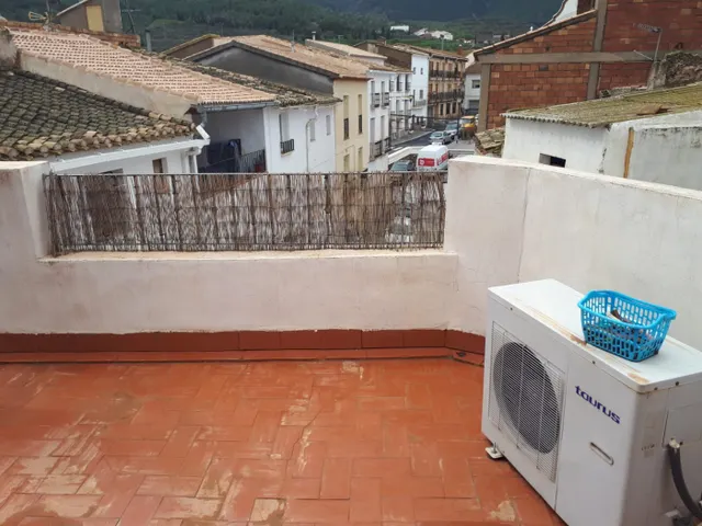 VIVIENDA DE DOS  APARTAMENTOS Y LOCAL EN SERÓN (AMERÍA). — 26