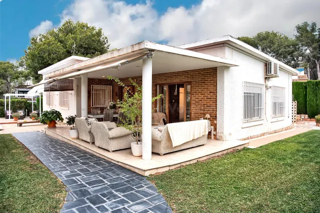 “Chalet en La Cañada: Un hogar de una planta donde la natura - foto 3