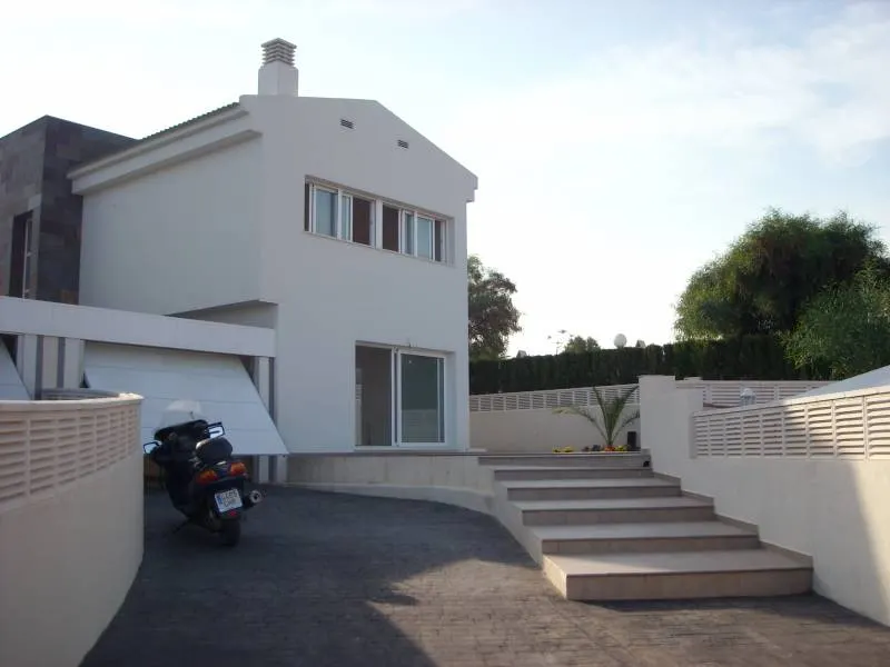 Se vende chalet independiente en Alfaz del Pi