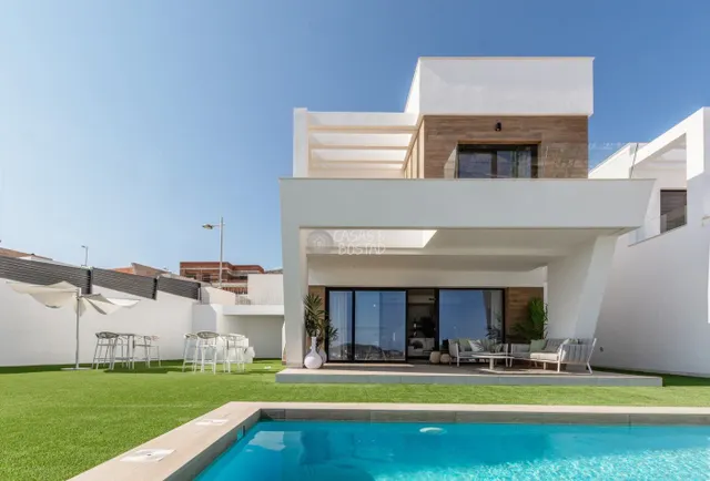 Villas de obra nueva con piscina privada y casa de invitados — 18