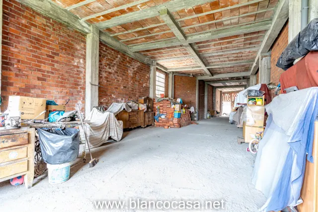 Local Comercial muy bien situado — 7