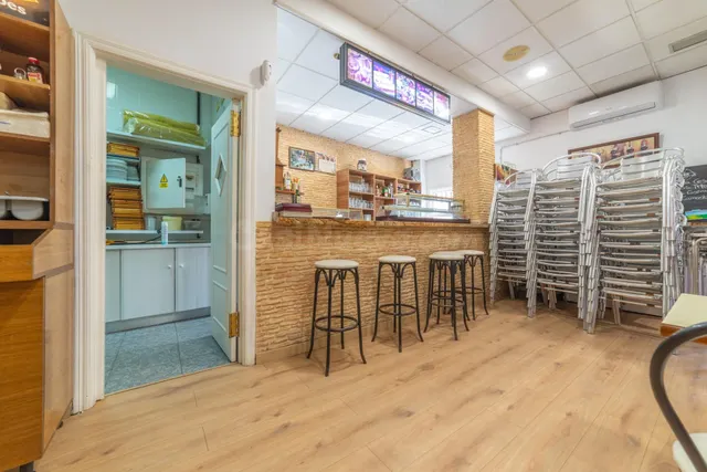 Local comercial 111m² en venta - LA PUNTICA - foto 3