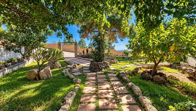 Finca exclusiva en Vilaflor · 2 viviendas, viñedo, bodega y piscina — 33