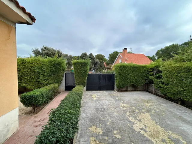 CHALET INDEPENDIENTE EN UNA PLANTA — 38