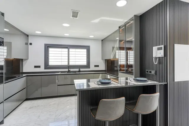 Villa independiente renovada, cerca a Mijas, con piscina privada y 5 dormitorios — 23