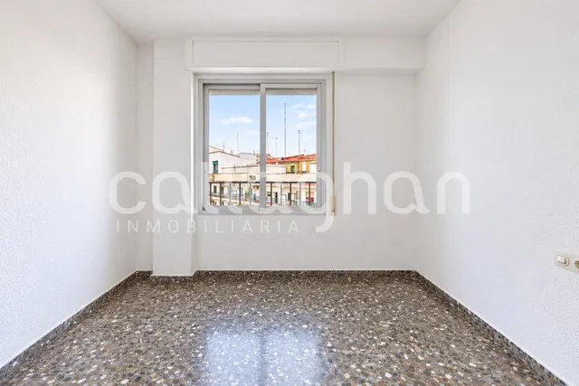 Piso con gran potencial de reforma en ruzafa – 4 habitaciones y 2 balcones — 20
