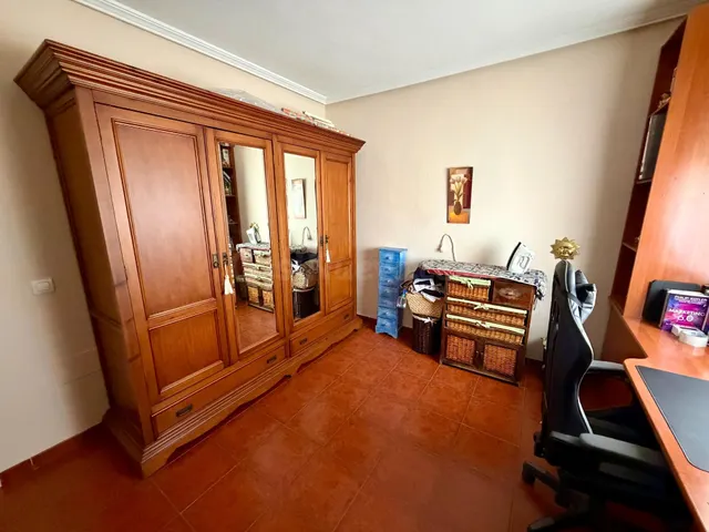Chalet pareado tipo tríplex de 266 m2 con 4 dormitorios, terrazas, garaje y bodega en Aguadulce Sur — 19