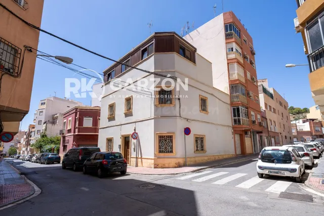 Espléndida Casa Reformada junto a la Puerta Purchena, en el 