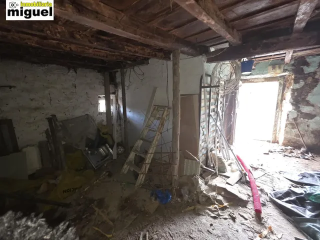 Se vende casa de piedra para rehabilitar con jardín en Cades (Herrerías) — 14