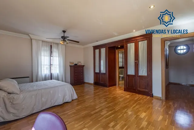 INCREÍBLE CHALET INDEPENDIENTE EN ZONA PRIVILEGIADA — 21