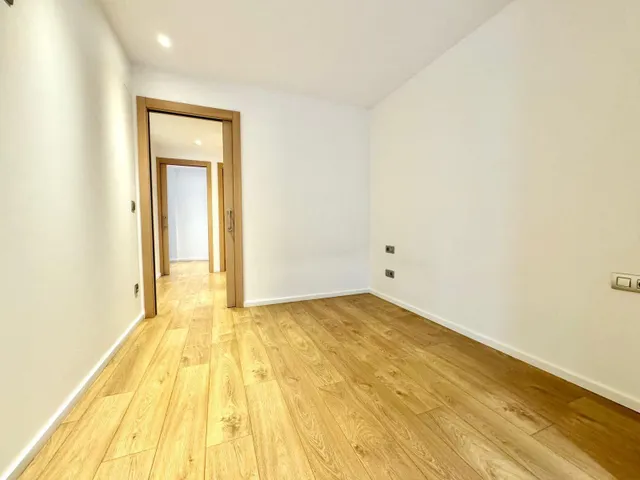 Piso de 67 m2 con 2 habitaciones y balcón en la Avenida Carlemany — 11