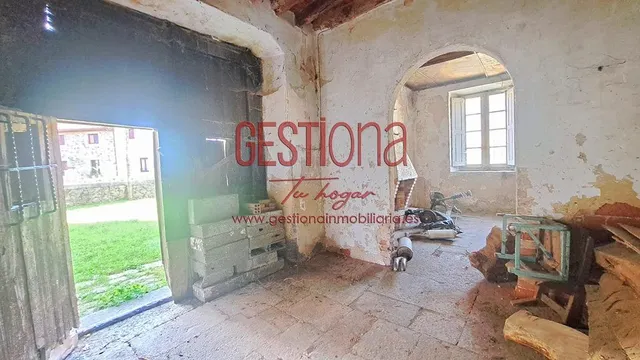MAJESTUOSA CASA PARA REFORMAR. SOBA — 12