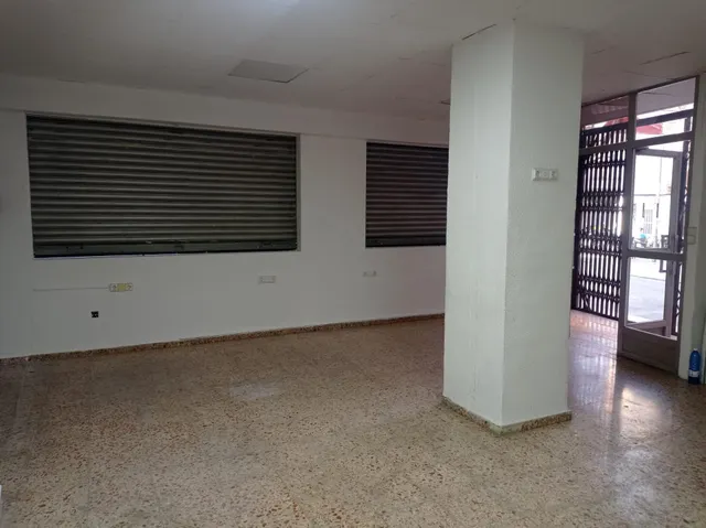 21 Inmobiliarias alquila local en zona centro esquinero — 2