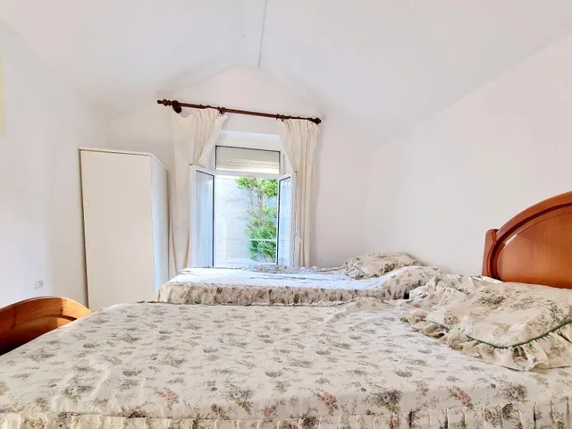 EXCLUSIVO CONJUNTO DE DOS CASAS CON JARDÍN Y GARAJE A 300 METROS DE LA PLAYA DE A RAPADOIRA – FOZ — 30