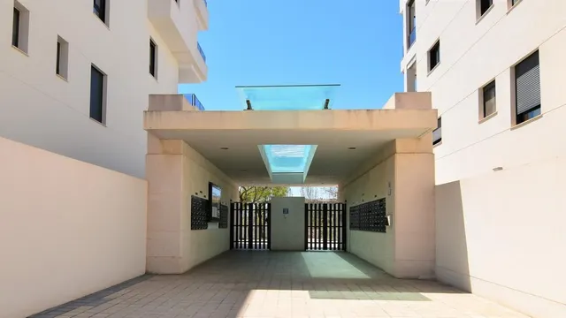 Apartamento moderno en Santa Pola con vistas despejadas — 24