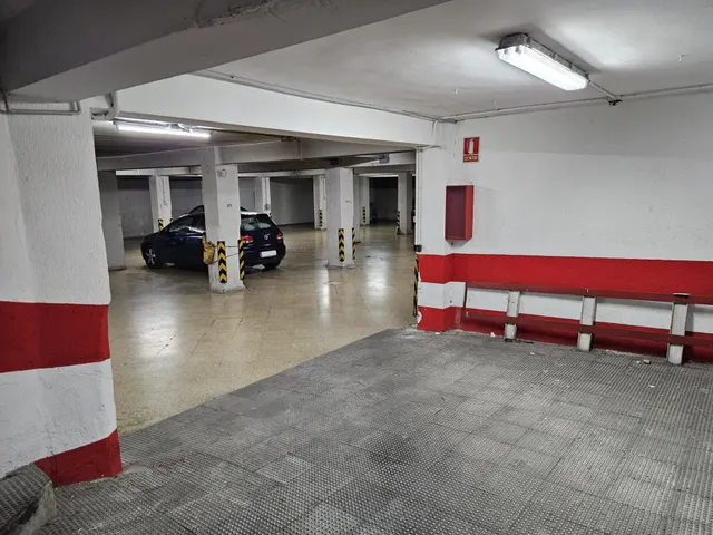 PLAZA DE GARAJE EN EL CENTRO DE GRANADA, JUNTO PLAZA TRINIDAD. — 12