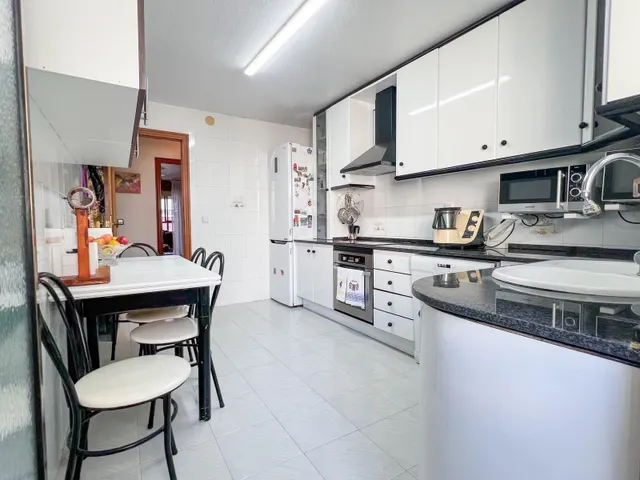 PISO DE CUATRO habitaciones EN EL CARMEN — 7