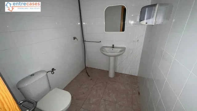 LOCAL COMERCIAL EN RICARDO PORTALES — 42