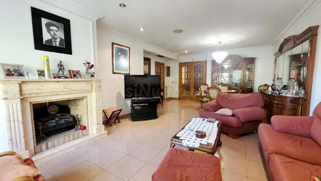 Casa situada al lado de la Rambla Generalitat, muy espaciosa