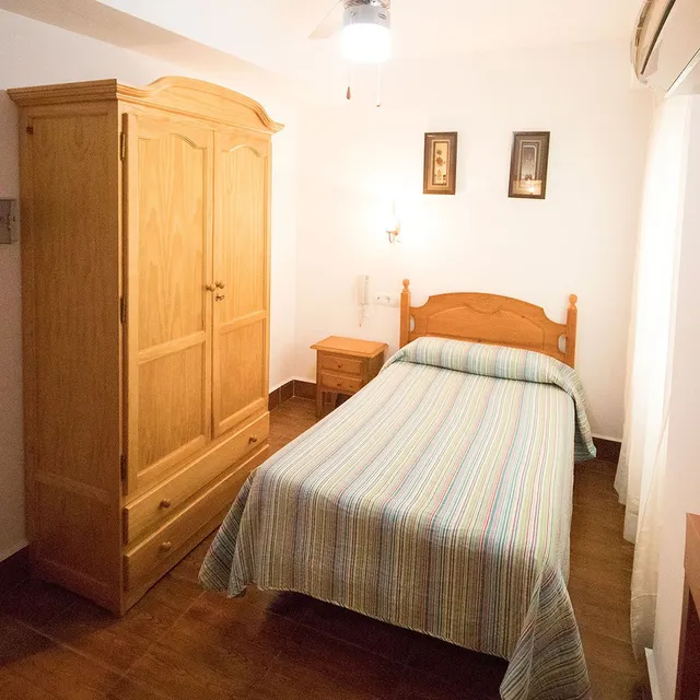 Hotel 33 habitaciones 1350m² en venta - South of spain — 28