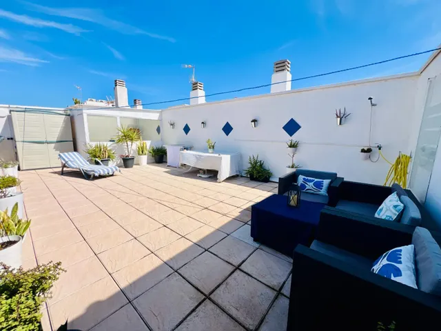 ATICO DUPLEX EDIFICIO EN PRIMERA LINEA PLAYA DE LOS LOCOS — 6